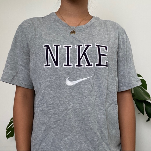 vintage embroidered Nike middle swoosh tee - Picture 3 of 6